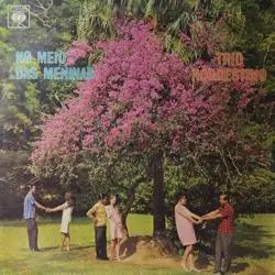 Capa do disco No meio das meninas, de Trio Nordestino